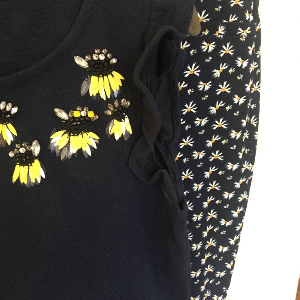 Banana Republic Daisy Detail Ruffle Sleeve Top - Picture 7 of 8
